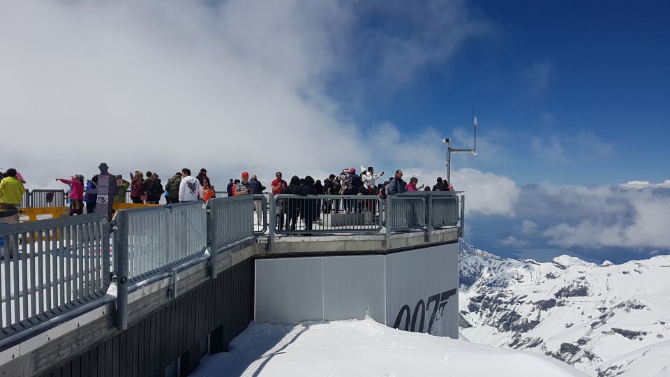 007 Elegance: Private Tour to Schilthorn from Interlaken - The return route and Mürren: views on the way down