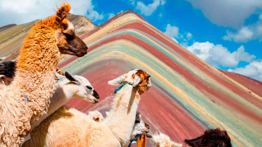 Arrive before the crowd to the Mountain in private service - The Rainbow Mountain hike: pace, photo strategy, and smart stops