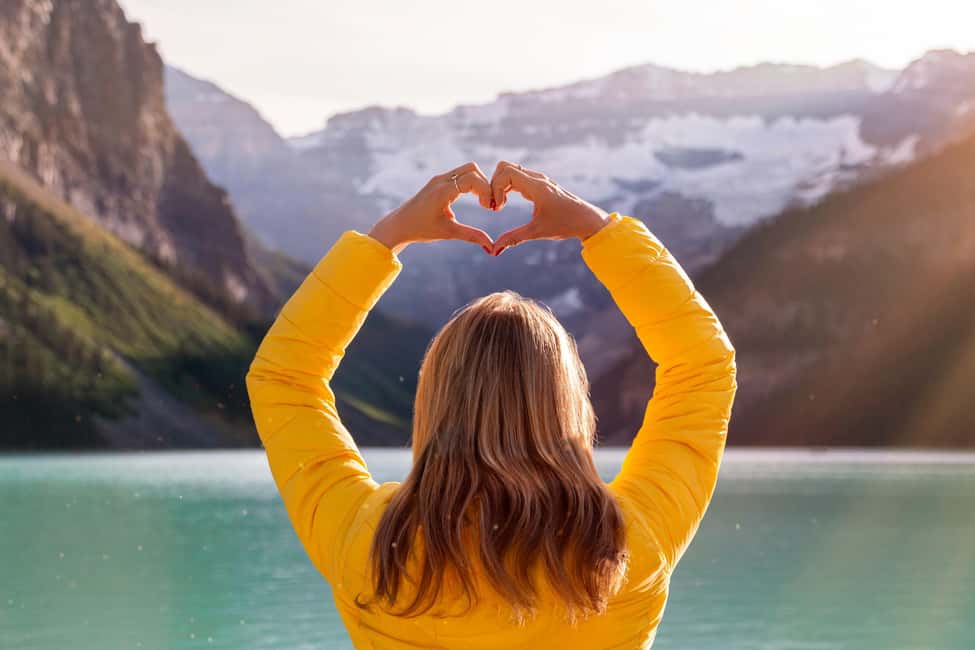 Banff 2-day: Lake Louise, Moraine Lake, Johnston Canyon tour - Value and logistics: what $78 really buys you