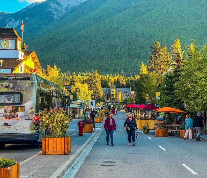 Banff: Gondola, Hot Spring and Three Lakes Tour - Lake Minnewanka and Two Jack Lake: big water time