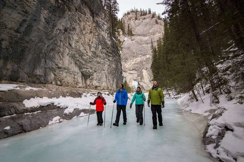 Banff: Grotto Canyon Icewalk - Getting there from Banff: the morning drive and pickup setup
