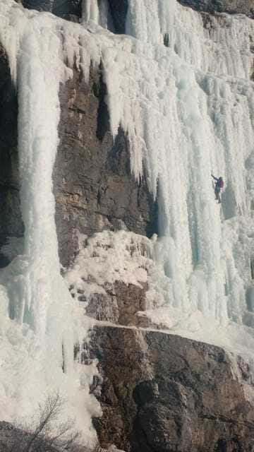 Banff: Introduction to Ice Climbing for Beginners - Coaching in Real Cold: How Guides Keep the Day Comfortable