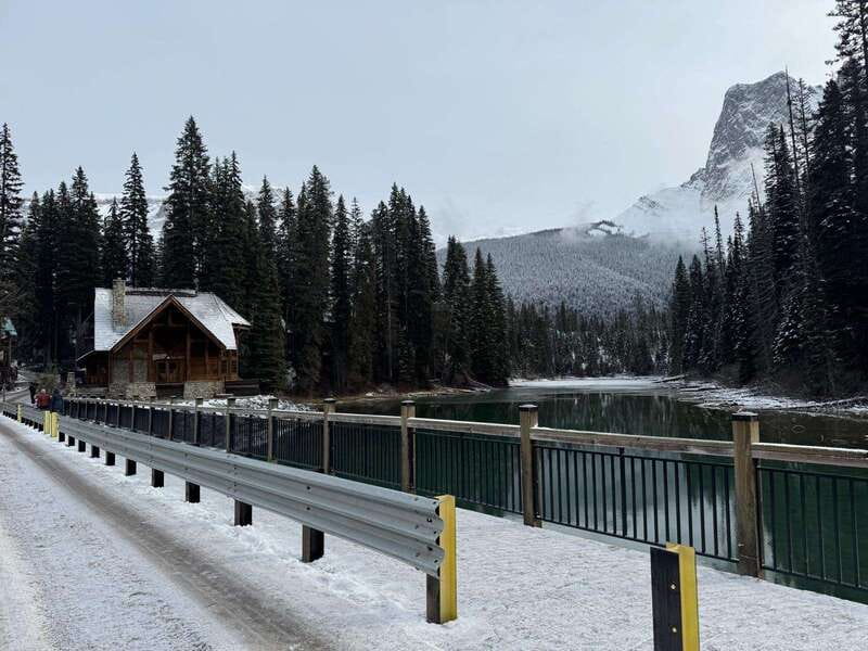 Banff: Lake Louise, Moraine, Emerald Lake & Johnston Canyon - Castle Mountain Photo Stop: Quick Views That Set the Tone