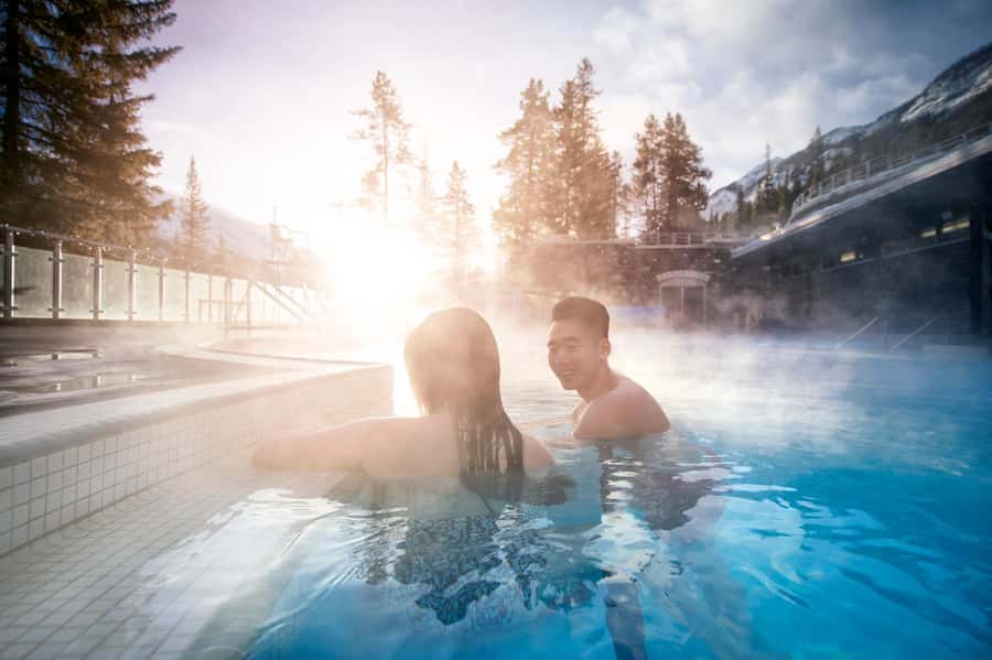 Banff: Lake Louise, Moraine Lake, Gondola, Cave & Basin Tour - Moraine Lake in summer, Lake Minnewanka in winter