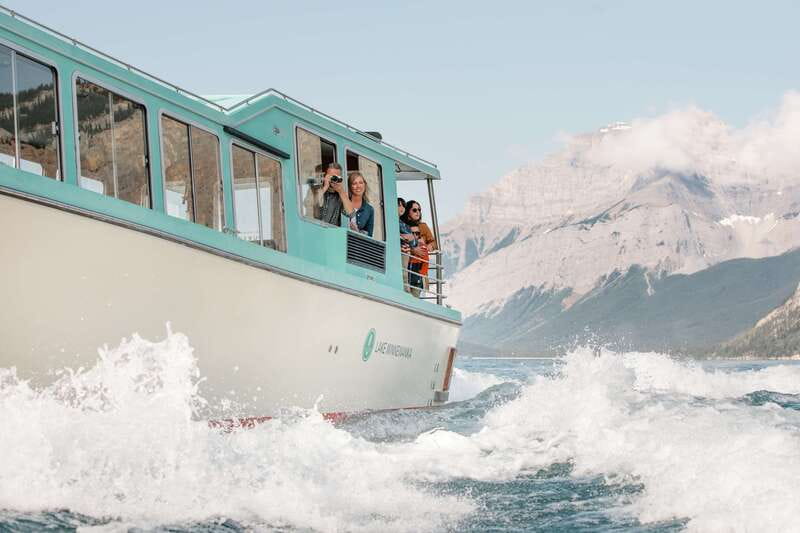 Banff: Lake Minnewanka Cruise - Lake Minnewanka in one hour: bigger than it looks from town
