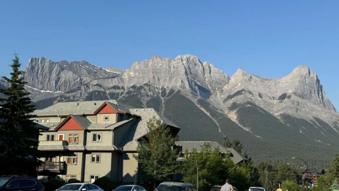 Banff. Moraine, Lake Louise ,Emerald & Johnston Canyon tour - Johnston Canyon Lower Falls and Upper Falls: where the day gets active