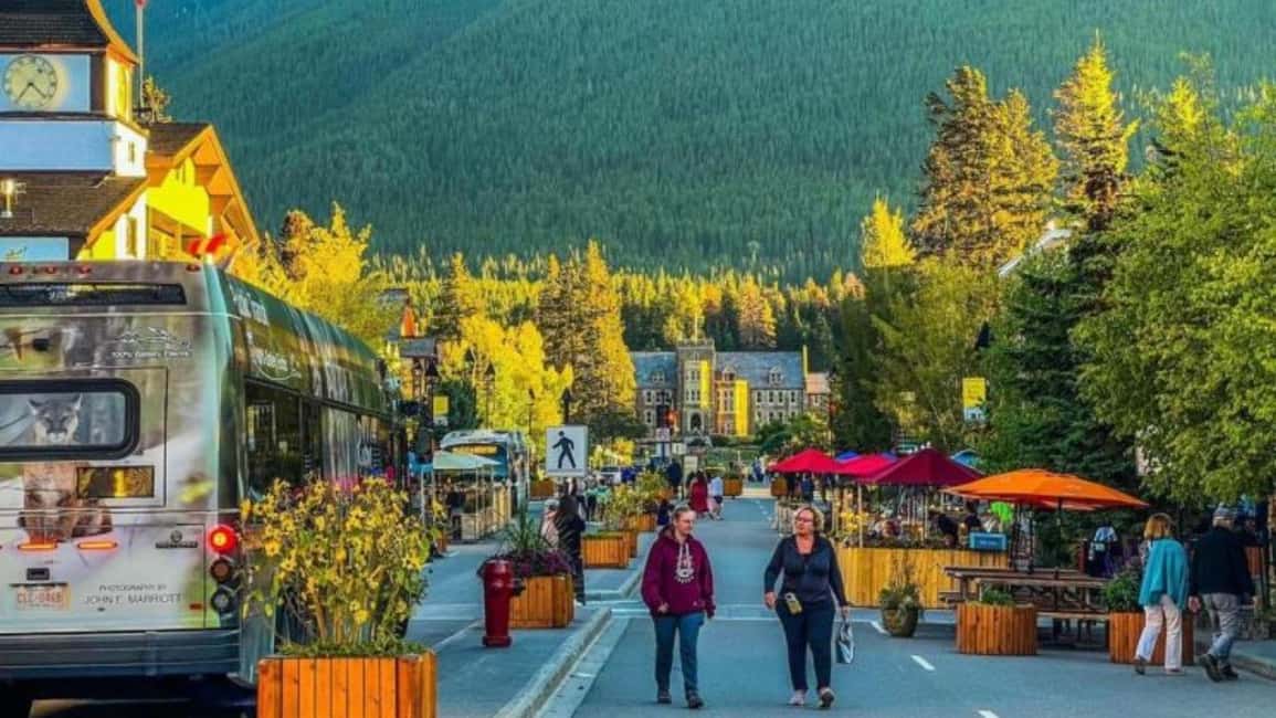 Banff. Moraine, Lake Louise ,Emerald & Johnston Canyon tour - Price and what $94 buys you in real value