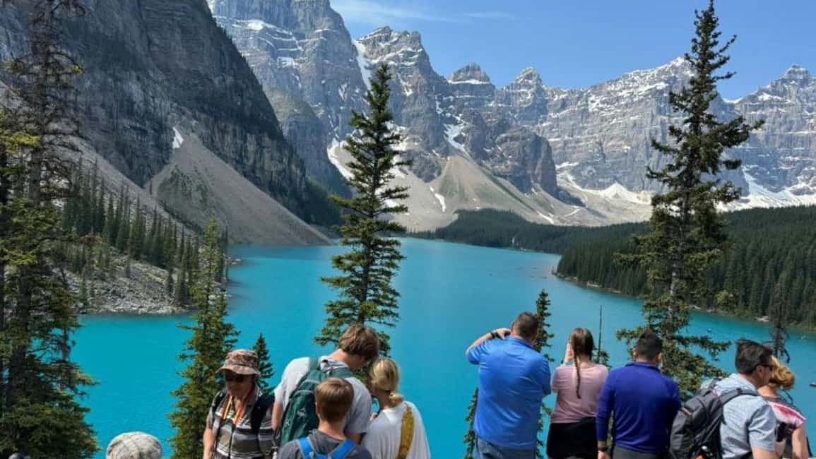 Banff. Moraine, Lake Louise ,Emerald & Johnston Canyon tour - Getting there: Calgary, Canmore, or Banff pickup timing
