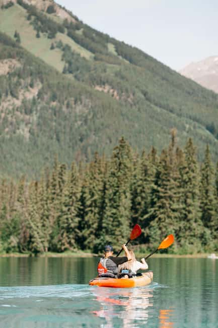 Banff National Park: Kayaking Trip - Meeting at Banff Canoe Club and Getting Ready Fast