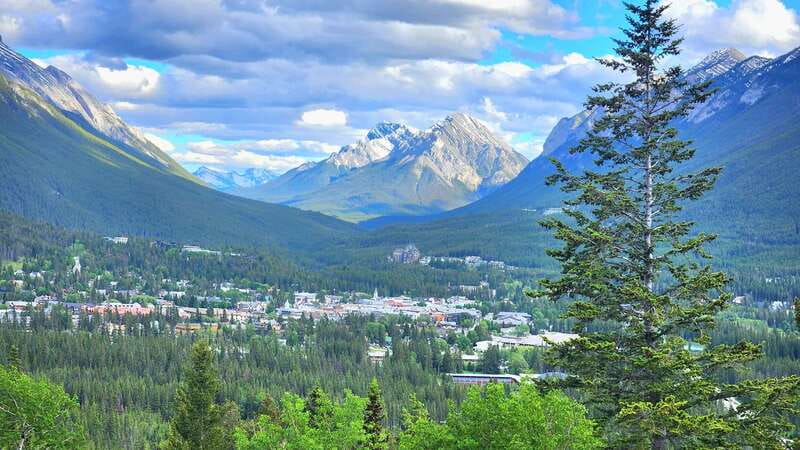 Banff Private Full-Day Tour Lake Louise, Gondola & more - Johnston Canyon walking trails: waterfalls plus rock details you’ll remember