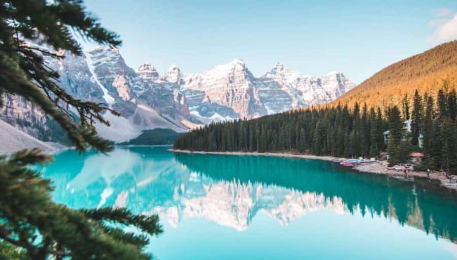 Banff Town: Gondola, Lake Louise, Moraine, Cave and Basin - Banff Town Free Explore and a Lunch Stop on Banff Avenue