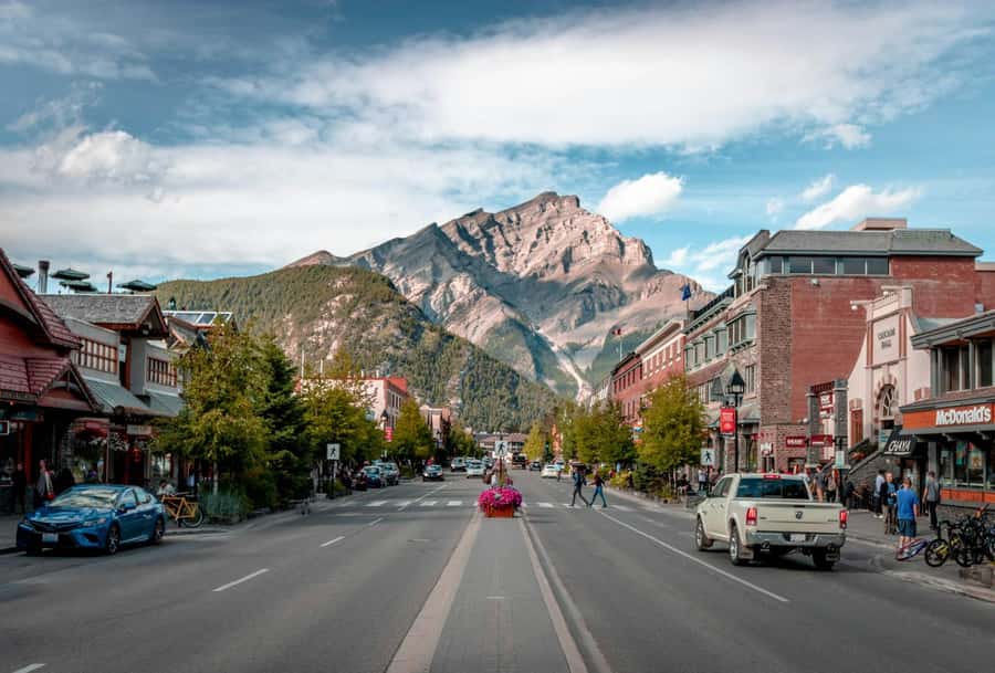 Banff Town: Gondola, Lake Louise, Moraine, Cave and Basin - Should you book Banff Town: Gondola, Lake Louise, Moraine, Cave and Basin?