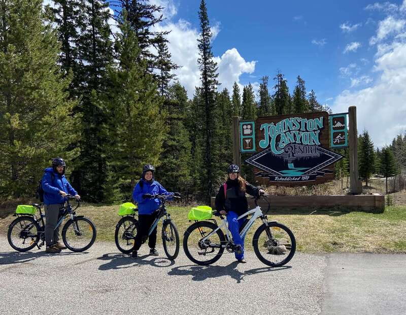 Banff Townsite: E-Bike Explorer - The ride rhythm: 110 minutes of guided riding, not just sightseeing stops