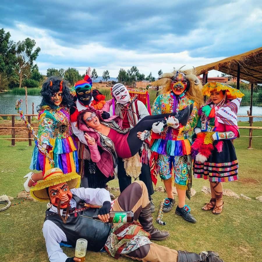 BUS 180 CUSCO - Where you meet in Cusco: Plaza de Armas at 13:50