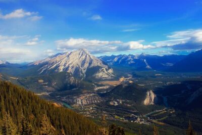 Calgary: Banff Top Lakes Tour with Banff Town Visit - Lake Louise: the 1-hour start that sets the tone