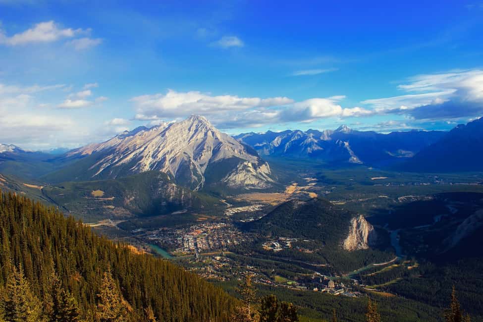 Calgary: Banff Top Lakes Tour with Banff Town Visit - Lake Louise: the 1-hour start that sets the tone