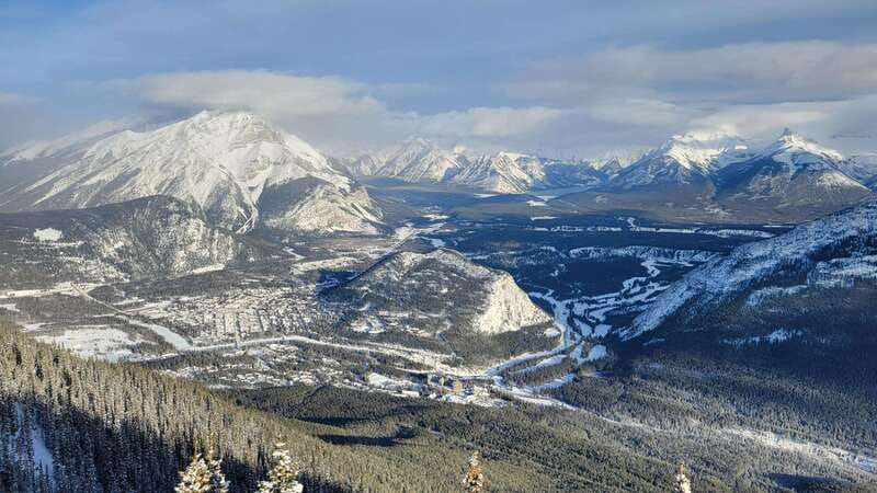 Calgary: Canmore, Banff, Lake Louise - Gondola Included - How the small-group van makes this Rockies day feel personal
