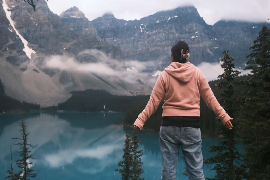 Calgary:Moraine Lake Sunrise & Lake Louise & Wildlife Safari - Transportation comfort: small group, Wi‑Fi, and the photo package