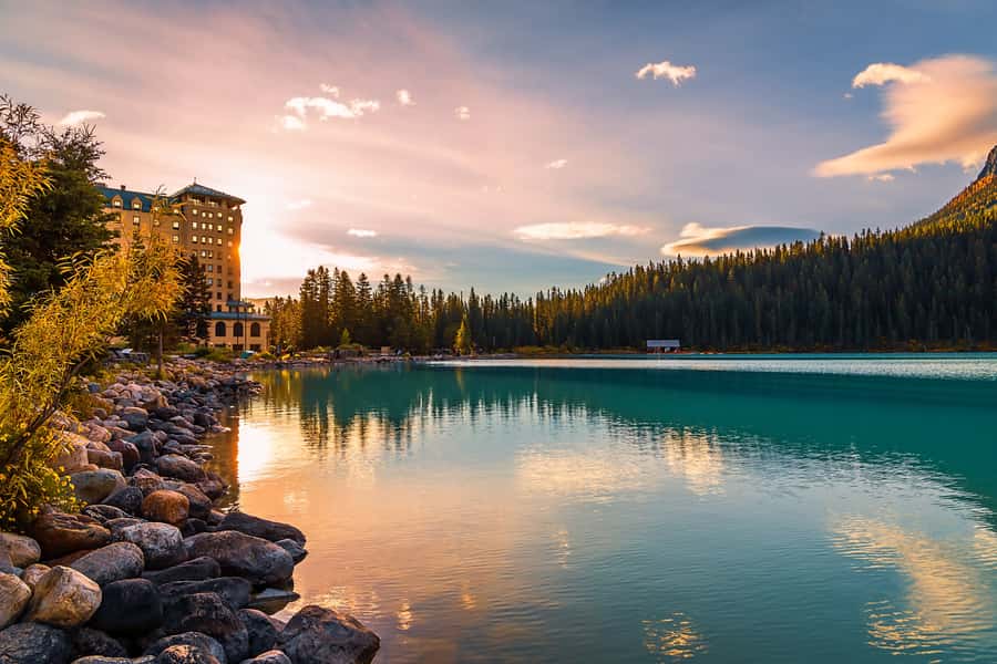 Calgary:Moraine Lake Sunrise & Lake Louise & Wildlife Safari - Timing, pickup points, and what to pack for a true sunrise morning