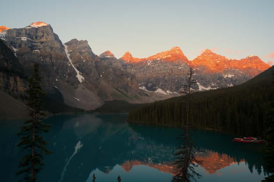 Calgary:Moraine Lake Sunrise & Lake Louise & Wildlife Safari - Should you book this Calgary to Moraine Lake sunrise, Lake Louise, and wildlife safari tour?