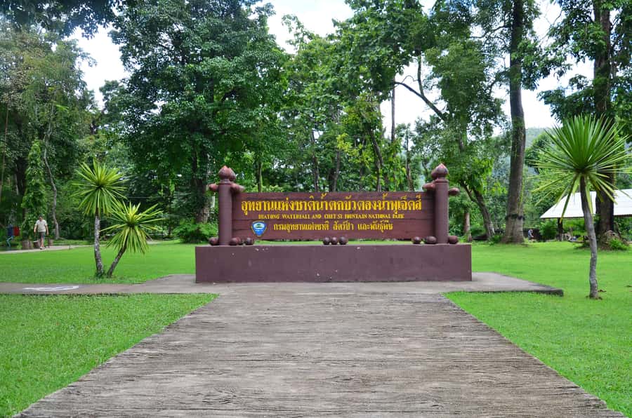 Chiang Mai: 4-Hour Sticky Waterfall Private Tour - Why Bua Thong’s Sticky Limestone Feels So Different