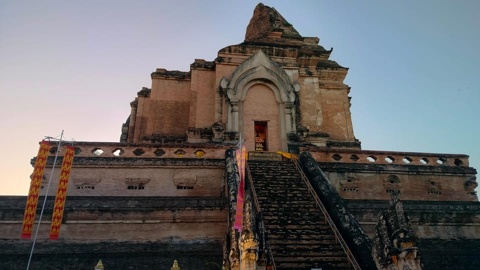 Chiang Mai: Chiang Mai Old City Twilight Walking Tour - Quick Hits