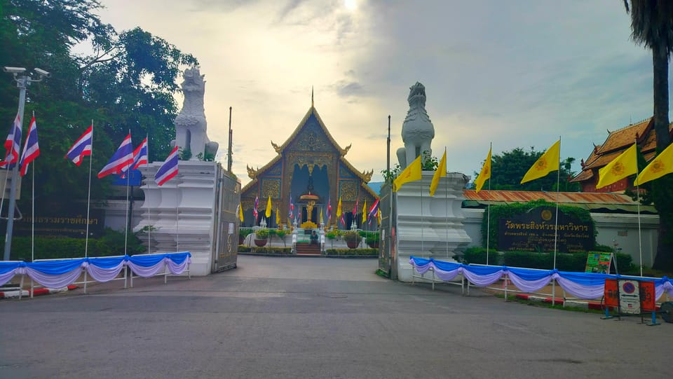 Chiang Mai: Chiang Mai Old City Twilight Walking Tour - Three Kings Monument Finale: Royal Heritage Without the Lecture