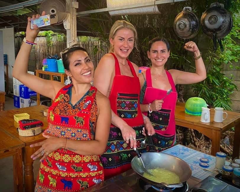 Chiang Mai: Cooking Class, Market and Thai Herbs Garden Tour - The big moment: curry paste from scratch with a mortar and pestle
