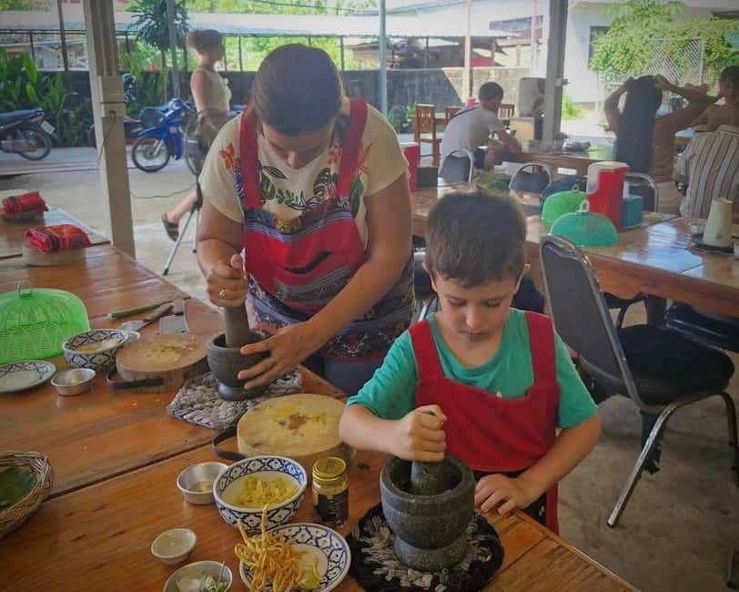 Chiang Mai: Cooking Class, Market and Thai Herbs Garden Tour - Mango sticky rice: the sweet finish that earns its spot