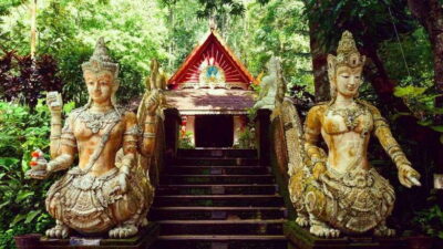 Chiang Mai: Doi Suthep and Wat Pha Lat Temple Evening Tour - Wat Pha Lat in Doi Suthep-Pui National Park: Gardens First, Views Second