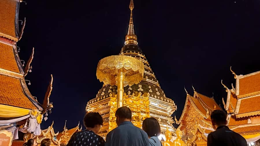 Chiang Mai: Doi Suthep, Wat Pha Lat and Michelin Food Tour - Warorot Market: where the tasting becomes a lesson