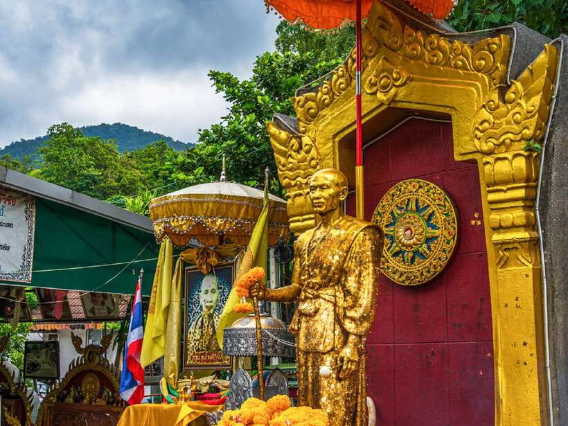 Chiang Mai: Doi Suthep, Wat Umong, and Pha Lat Sunrise Tour - Wat Pha Lat: The Jungle Temple Atmosphere You Can Feel