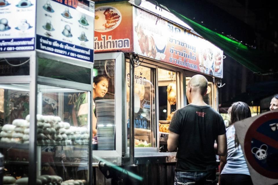 Chiang Mai: Evening Local Street Food Market Tour - How the 150-Minute Night Route Really Works