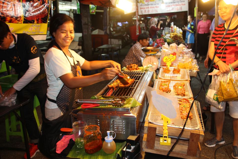 Chiang Mai: Evening Local Street Food Market Tour - Market Stop 1: Northern Thai Noodles and Classic Chiang Mai Flavors