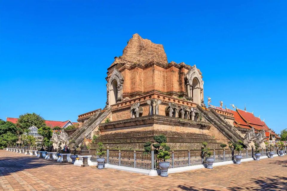 Chiang Mai: Exploration of Old City by Private Tuk-Tuk - Wat Sri Suphan (Silver Temple): What You’ll Notice in 20 Minutes