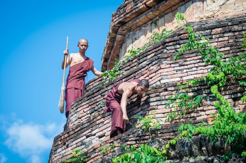 Chiang Mai: Historic Old City Bike Tour - Morning or Night - Tha Phae Gate: the old trading entrance you ride through
