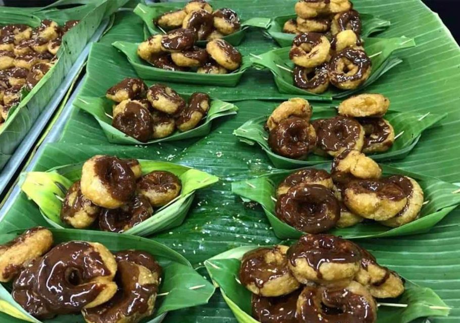 Chiang Mai: History & Mouth Watering Food Tour - Meeting at Three Kings Monument and Getting Around Like Locals