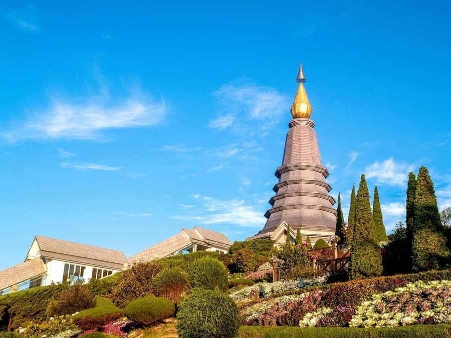 Chiang Mai: Kew Mae Pan Nature Trail & Doi Inthanon Day Trip - Royal Pagodas and a Revered Stupa: A Cultural Break Between Nature