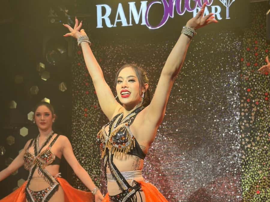 Chiang Mai: Ladyboy Cabaret Show with Dinner and Drinks - Meet-and-greet: getting the human side, not just the costumes