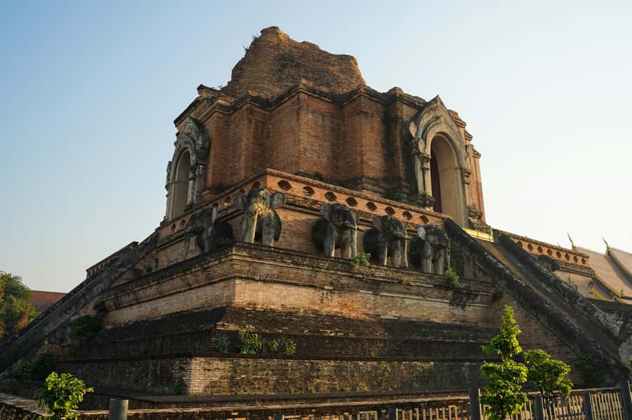 Chiang Mai Light: Tuk Tuk Night Tour with Temples & Markets - Key things to know before you go