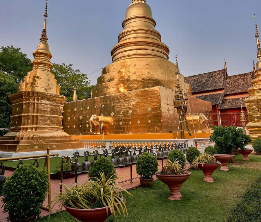Chiang Mai Light: Tuk Tuk Night Tour with Temples & Markets - Wat Lok Moli and the Old City Pace You’ll Actually Enjoy