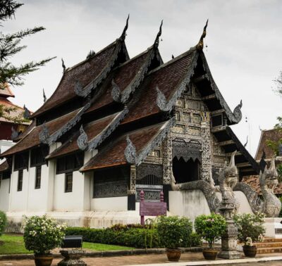 Chiang Mai Light: Tuk Tuk Night Tour with Temples & Markets - Moonlit Temples: Wat Chedi Luang to Wat Phra Singh Under Night Lights