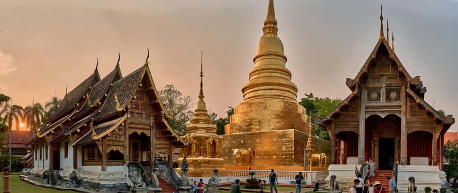 Chiang Mai Light: Tuk Tuk Night Tour with Temples & Markets - Flower Market and Pink River: The Calmer Pause for Photos