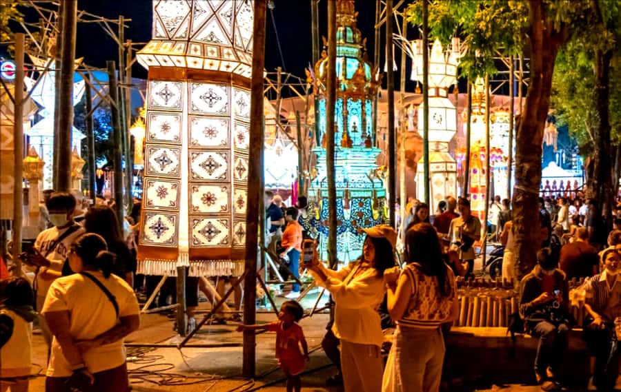 Chiang Mai Light: Tuk Tuk Night Tour with Temples & Markets - What to Wear, Bring, and Plan for on a Tuk-Tuk Night
