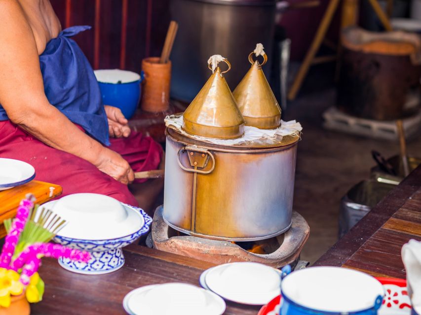 Chiang Mai: Local Food and Markets Guided Walking Tour - Thana Ocha and Hakka-style noodles: the savory payoff