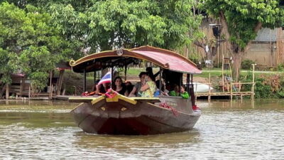 Chiang Mai: Mae Ping River Cruise & Optional Transfer - The long-tail boat experience: shade, stability, and an easy pace
