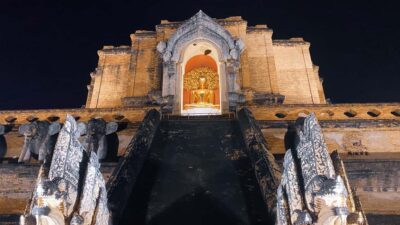 Chiang Mai Twilight Tour: Illuminated Old City Landmarks - Stop 1 and the Start at Wat Phra Singh Woramahawihan