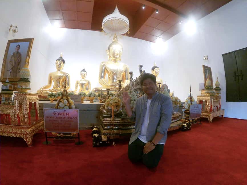 Chiang Mai Twilight Tour: Illuminated Old City Landmarks - Meeting the Monk(s): Chat, Blessing, and Buddhism in Everyday Thai Life