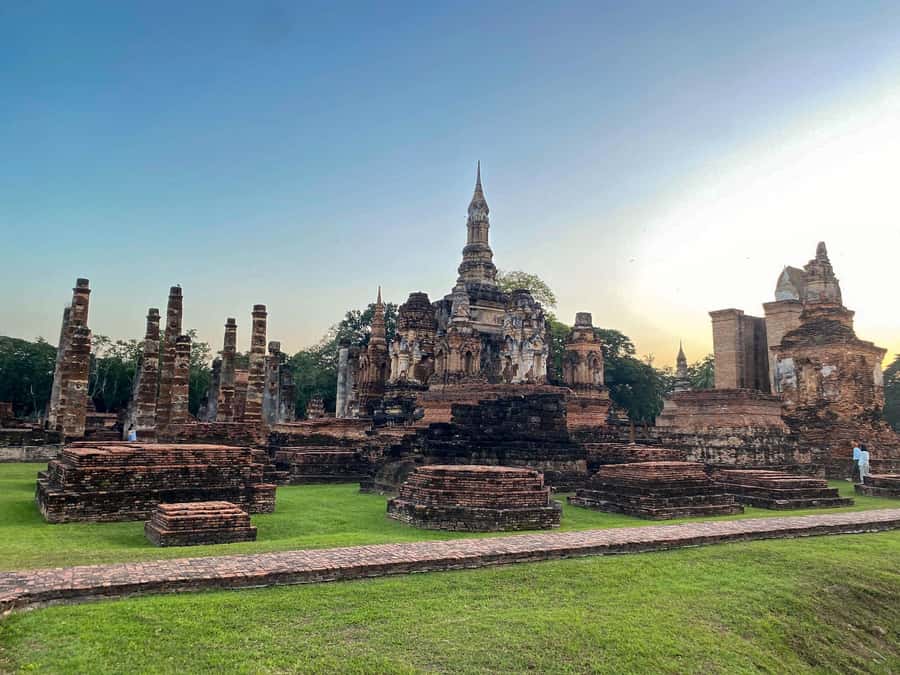 From Chiang Mai: Customize Your Own Sukhothai Heritage Tour - Sukhothai Historical Park: temples plus museum context