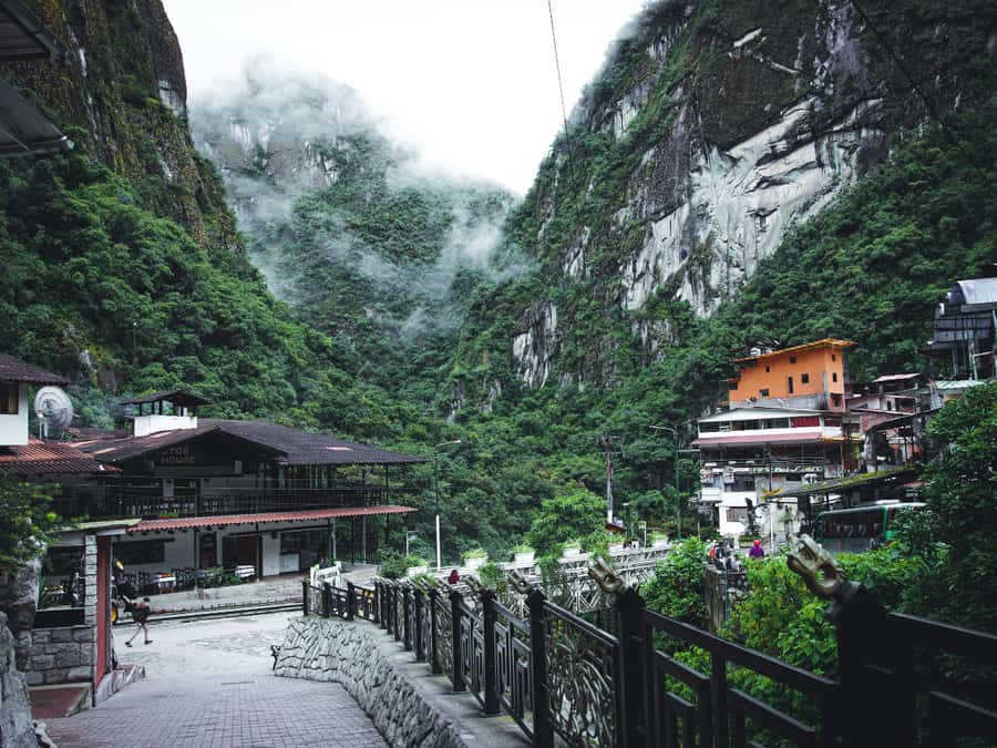 From Cusco: 2-Day Sacred Valley and Machupicchu by Train - Ollantaytambo terraces and the train switch to Machu Picchu mode